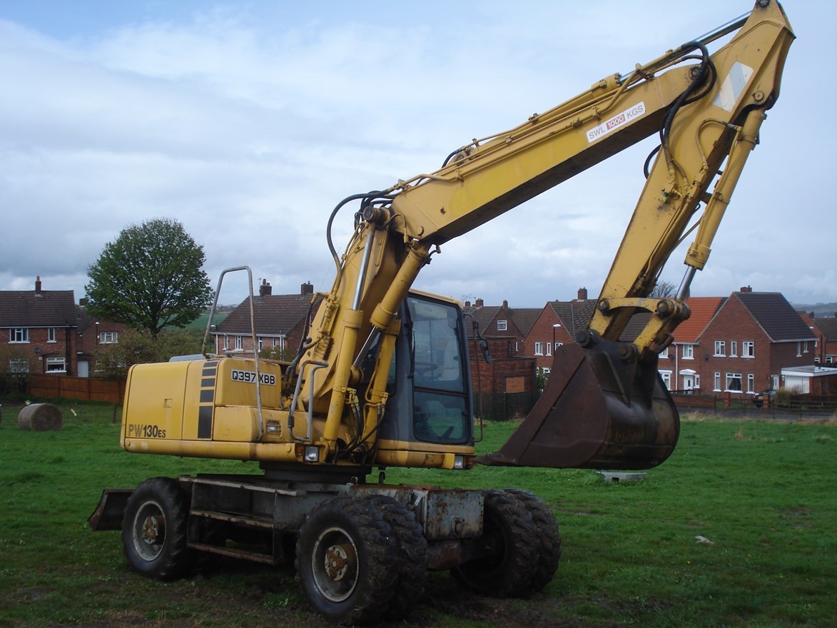 Excavator Komatsu 130 Wheeled Rubber Duck