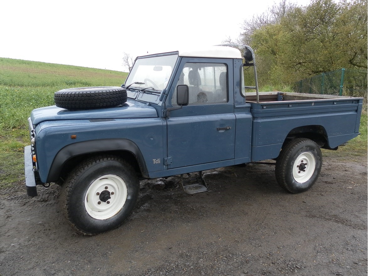 Land Rover Defender 110