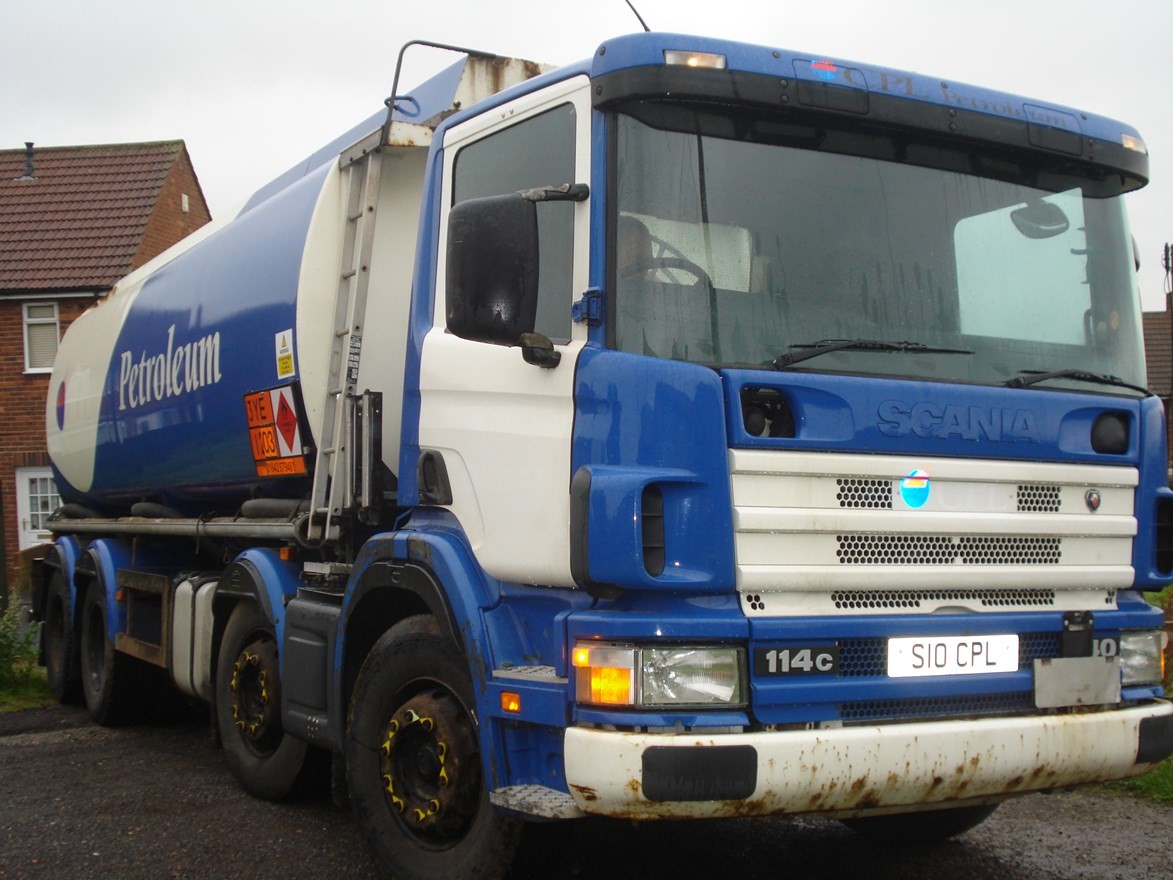 Fuel Tanker Scania 340 8 wheeler